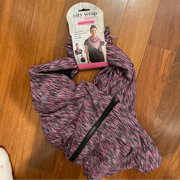 NWT Reversible Zip Sport Wrap Scarf - Picture 4 of 5